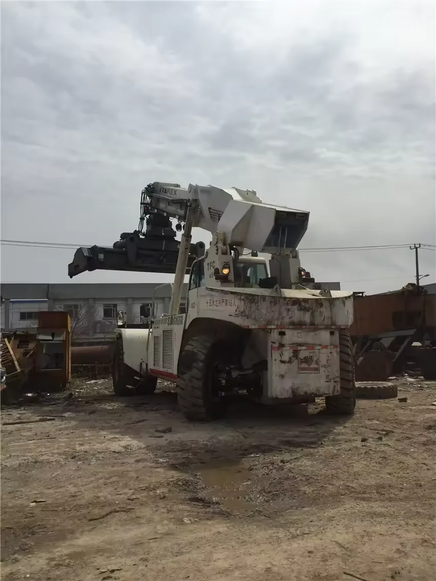 Terex TFC 45HD container and port machine TFC 45H USA made Terex 45ton reach stacker