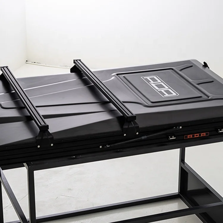 Палатка на крыше автомобиля для кемпинга