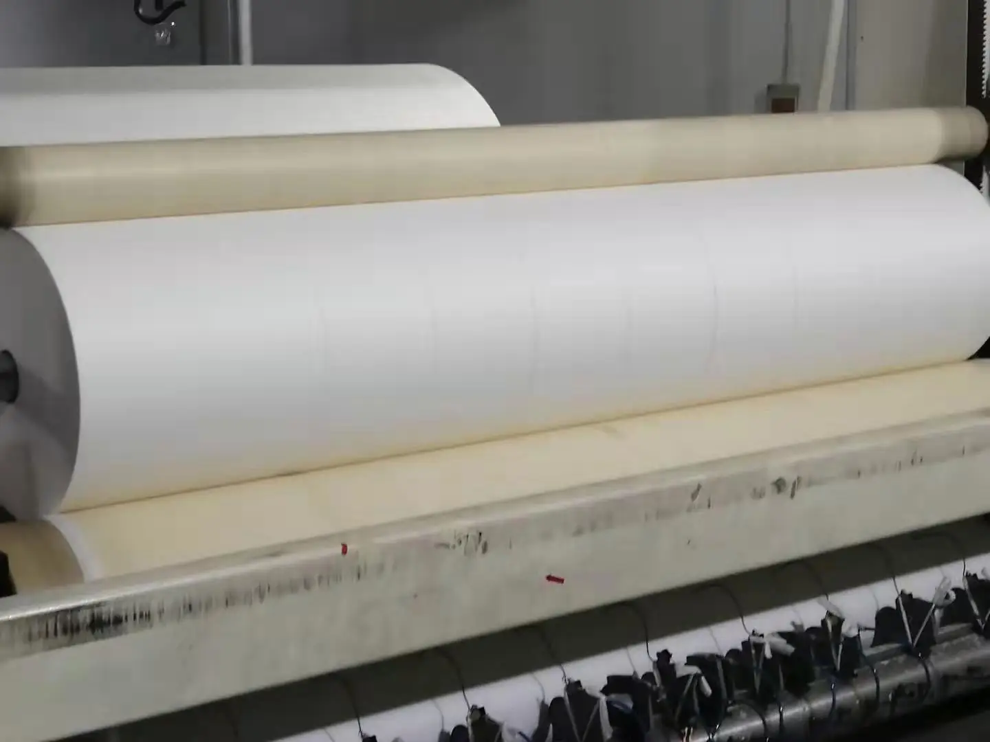 Manufacturer Customized Non woven Fabric Spunlace Jumbo Roll Embossed Nonwoven Fabric For Making Wet Wipes