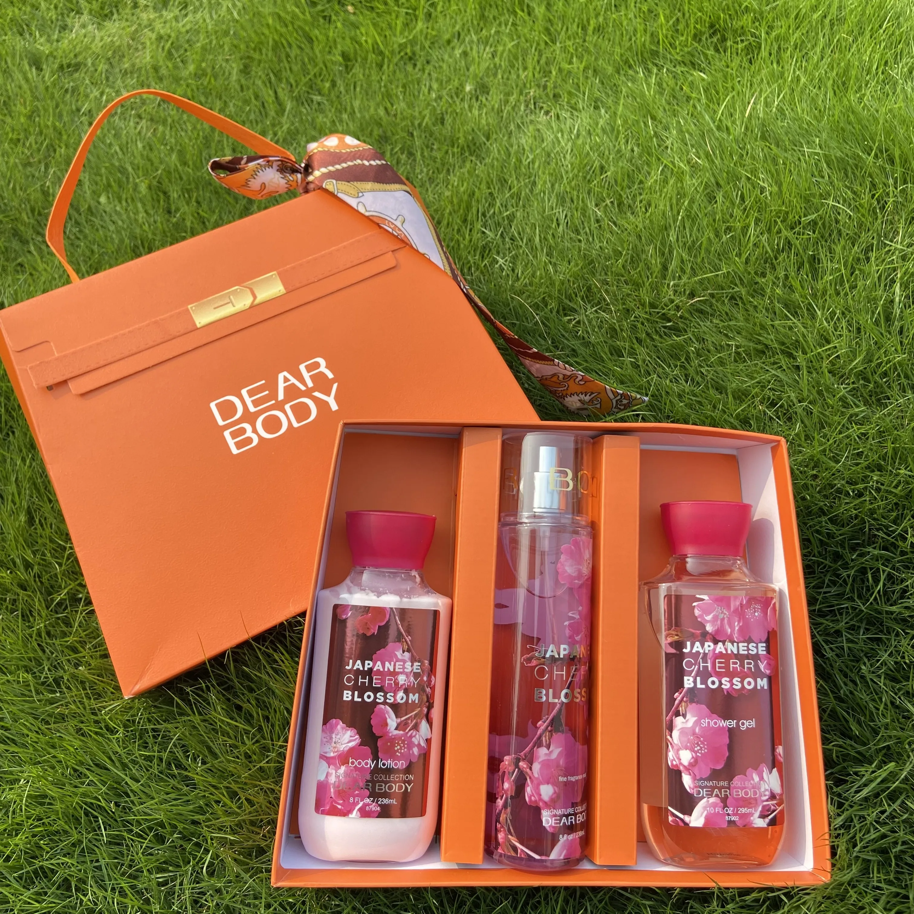 Private Label  Set Body Spray Body Cream Set Travel Suit For Woman  three-piec