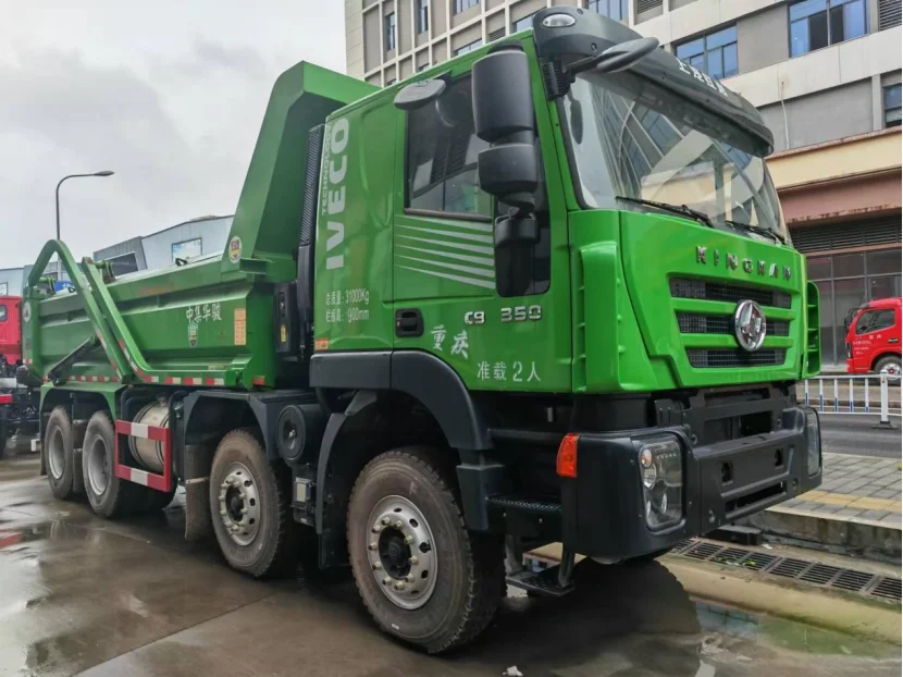 Самосвалы с предоплатой 8x4 самосвалы Saic Iveco Kingkan M500 дизельные хорошей производительностью Двухместный 12-скоростной самосвал новые тяжелые грузовики
