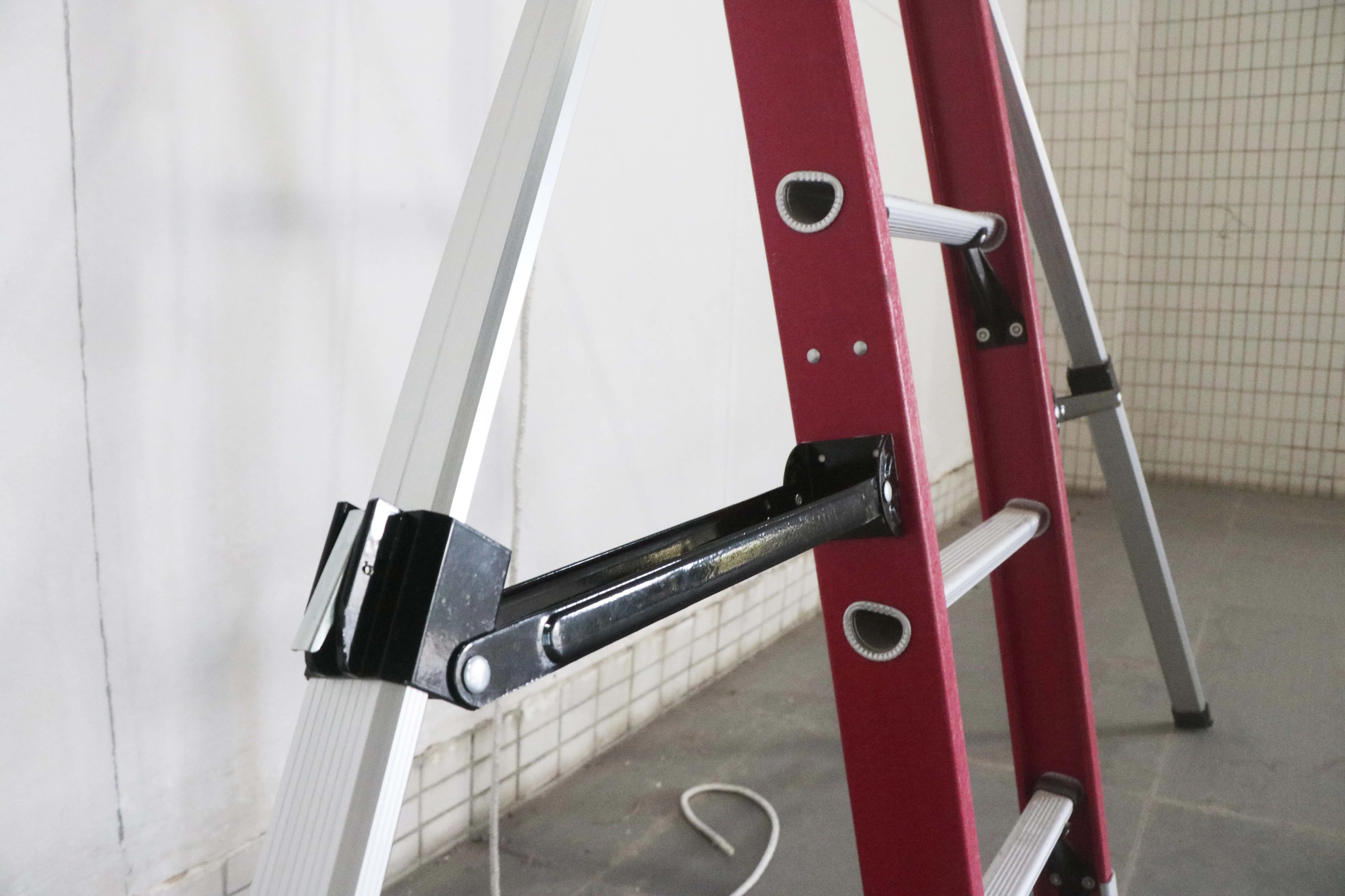 EN131 And EN61478 Standard Used Fiberglass Telescopic Extension Lightweight Ladder Escaleras With Support Aluminum D Rungs