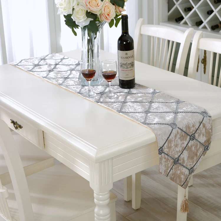 
High-grade luxury tape embroidered velvet fabrics Christmas decorative table runner for home hotel banquet 