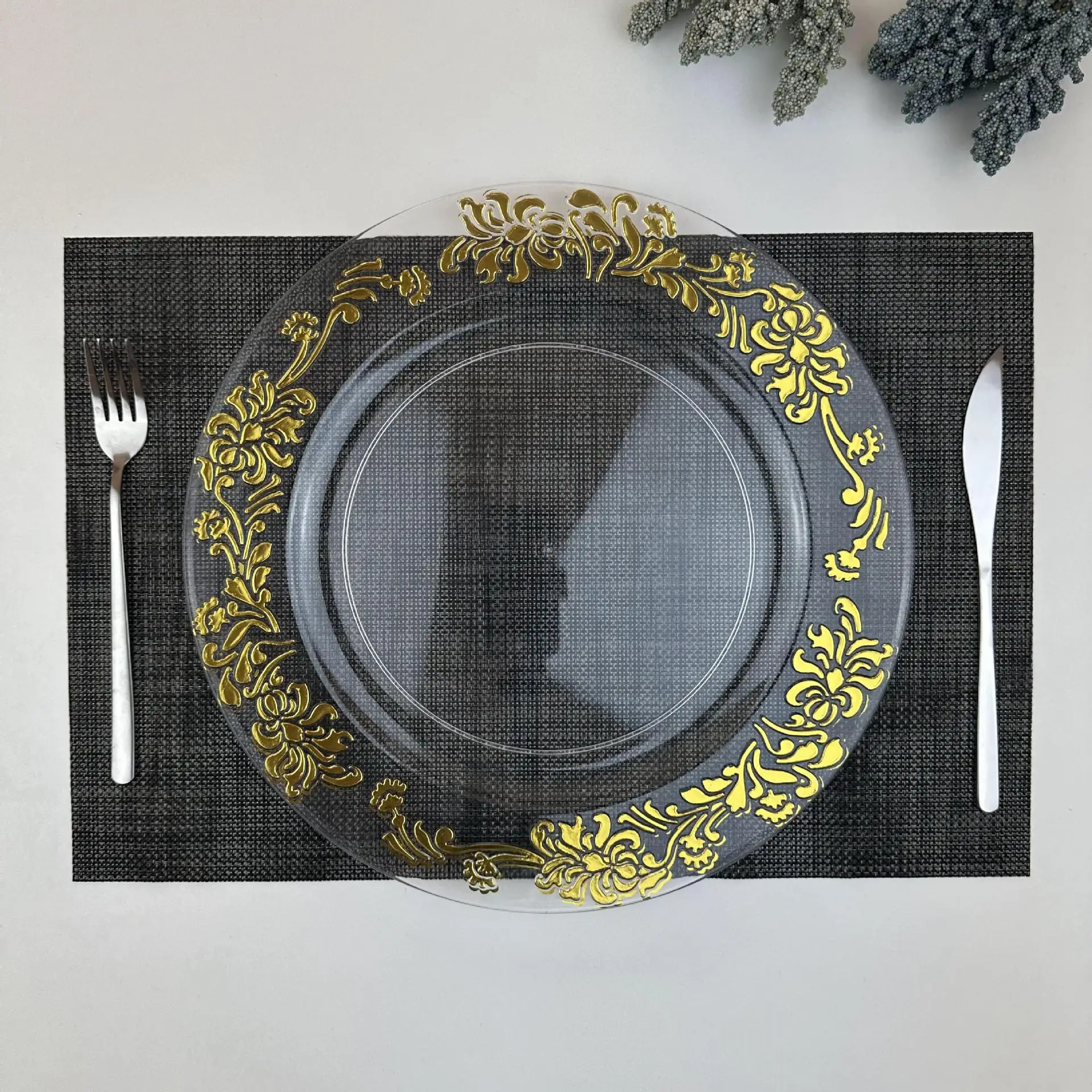 2025 new design table decoration 13 inch round clear charger plate with flower rim