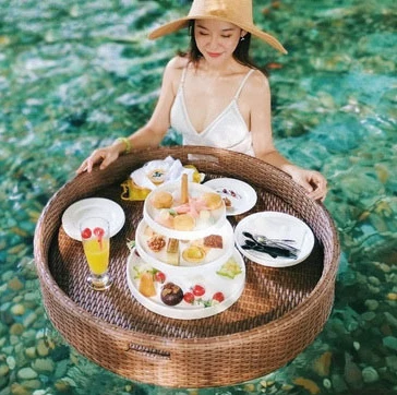 villa heart shape swimming pool floating breakfast tray New design hotel beach Swimming pool water rattan floating tray