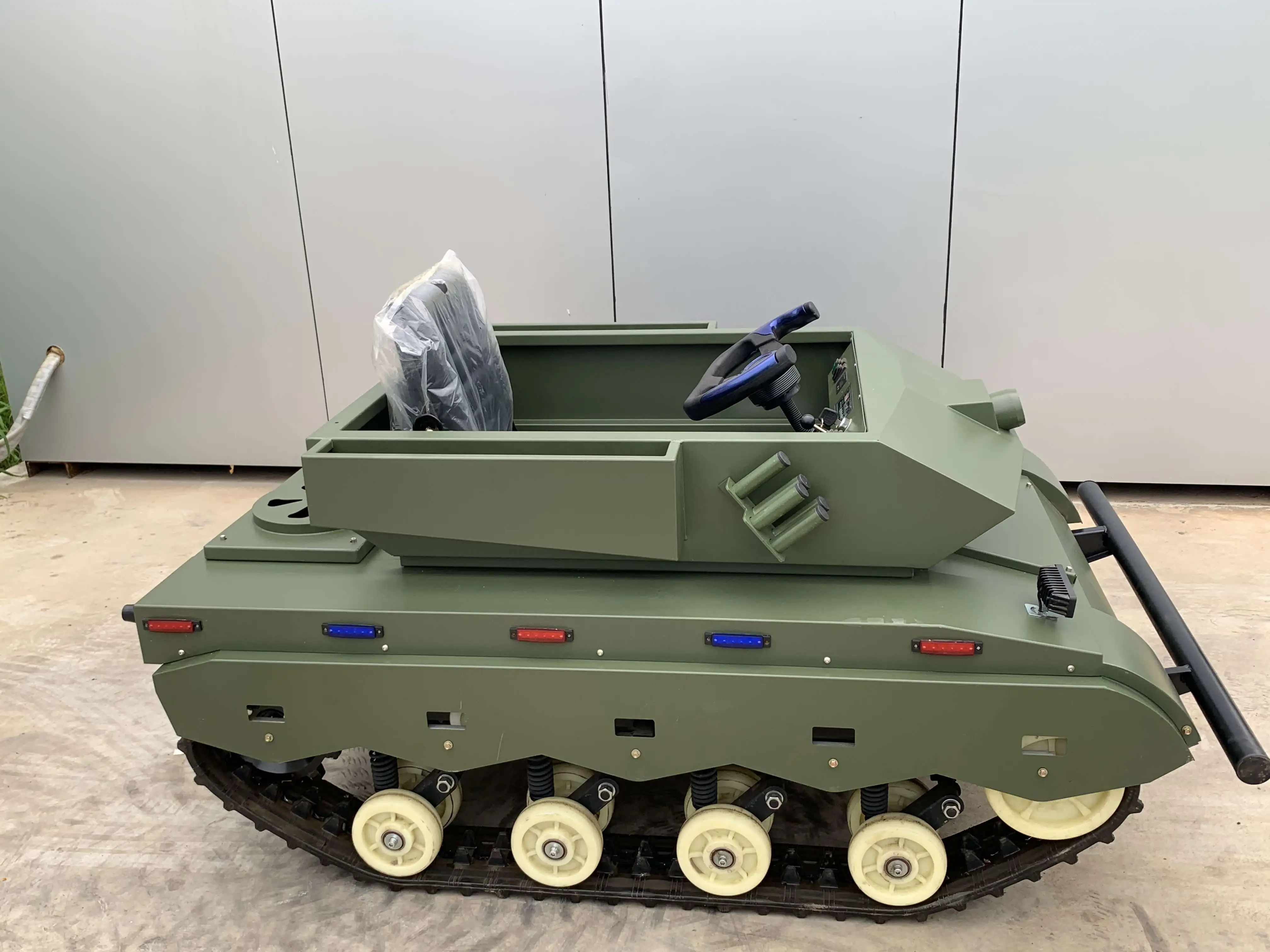 All-Terrain two 800W Motor Drive ATV Track Chassis Single or Double Ride for Snowmobile Entertainment Realizes Turnround