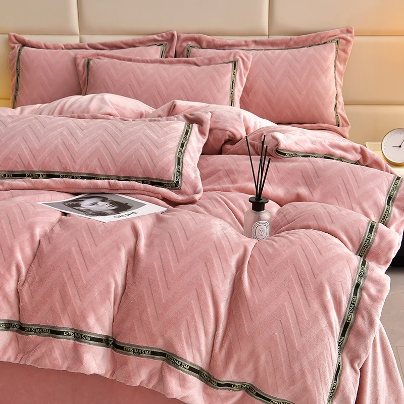 Wholesale organic 100 % flannel bedding luxury hotel velvet bed sheet milk velvet carved embossed four-piece set