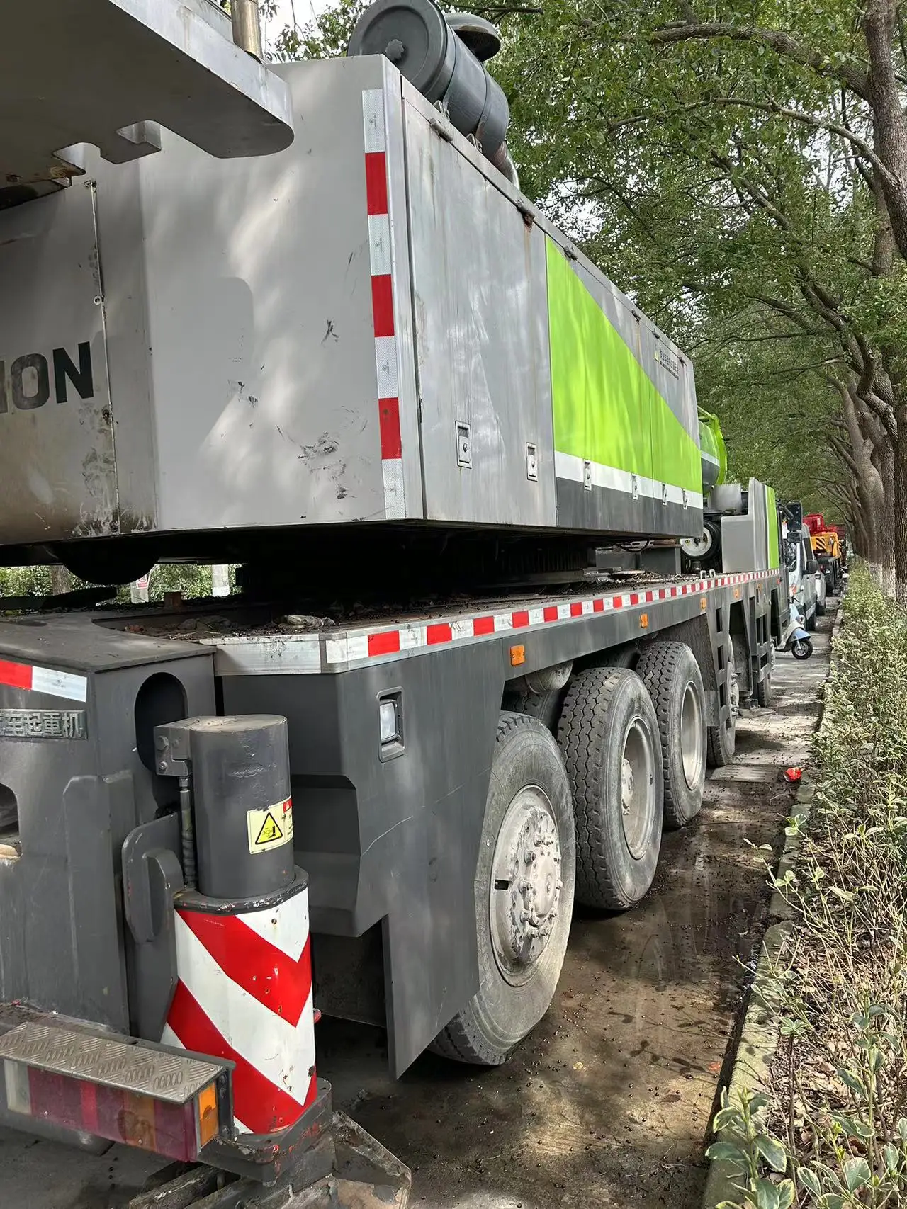 ZTC1100 100ton Zoomlion Used truck crane Construction 110 ton Truck Mounted Crane construction lifters used 110 ton crane