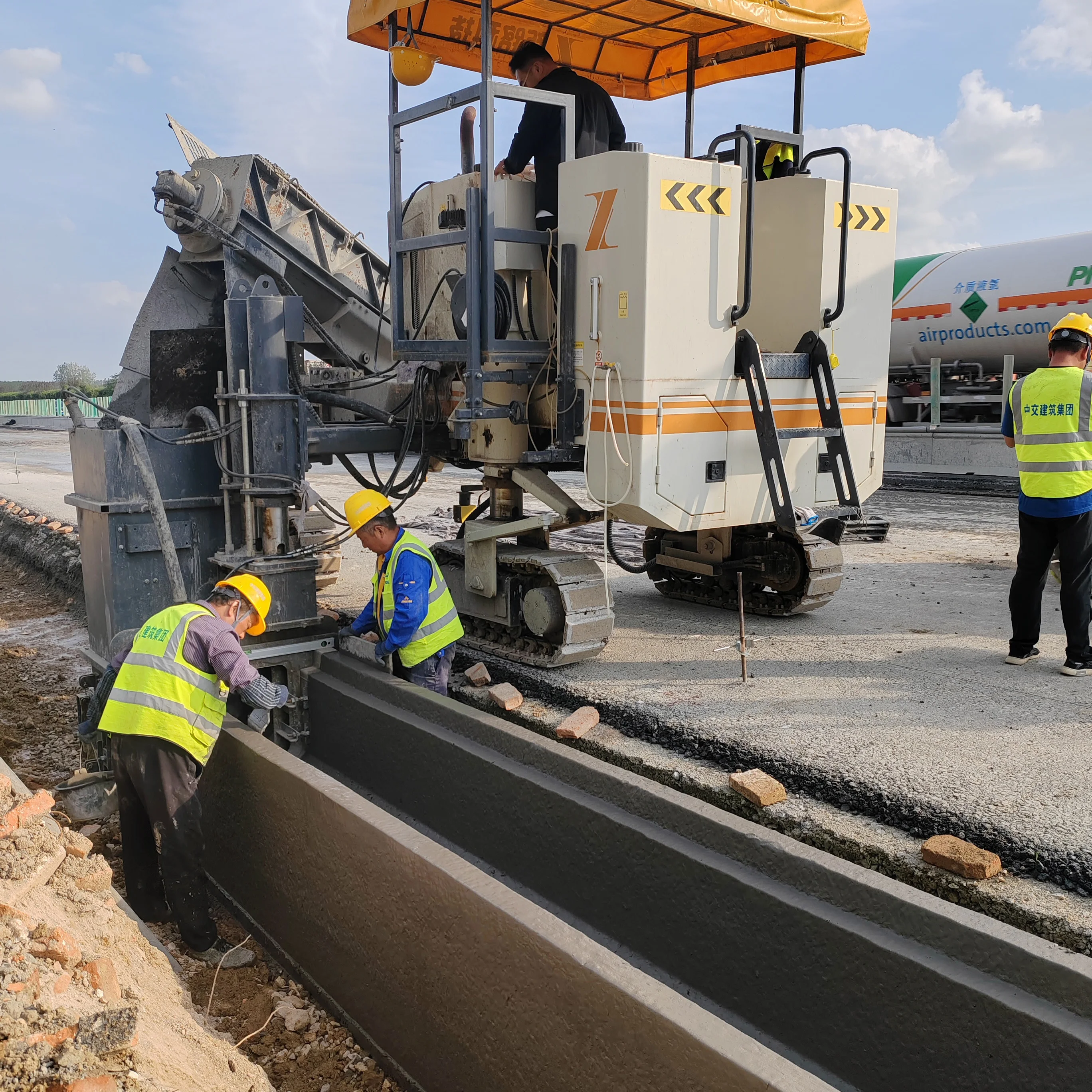 Concrete pavement paving of structures such as water ditches, curbstones, retaining walls, etc. for road ancillary engineering