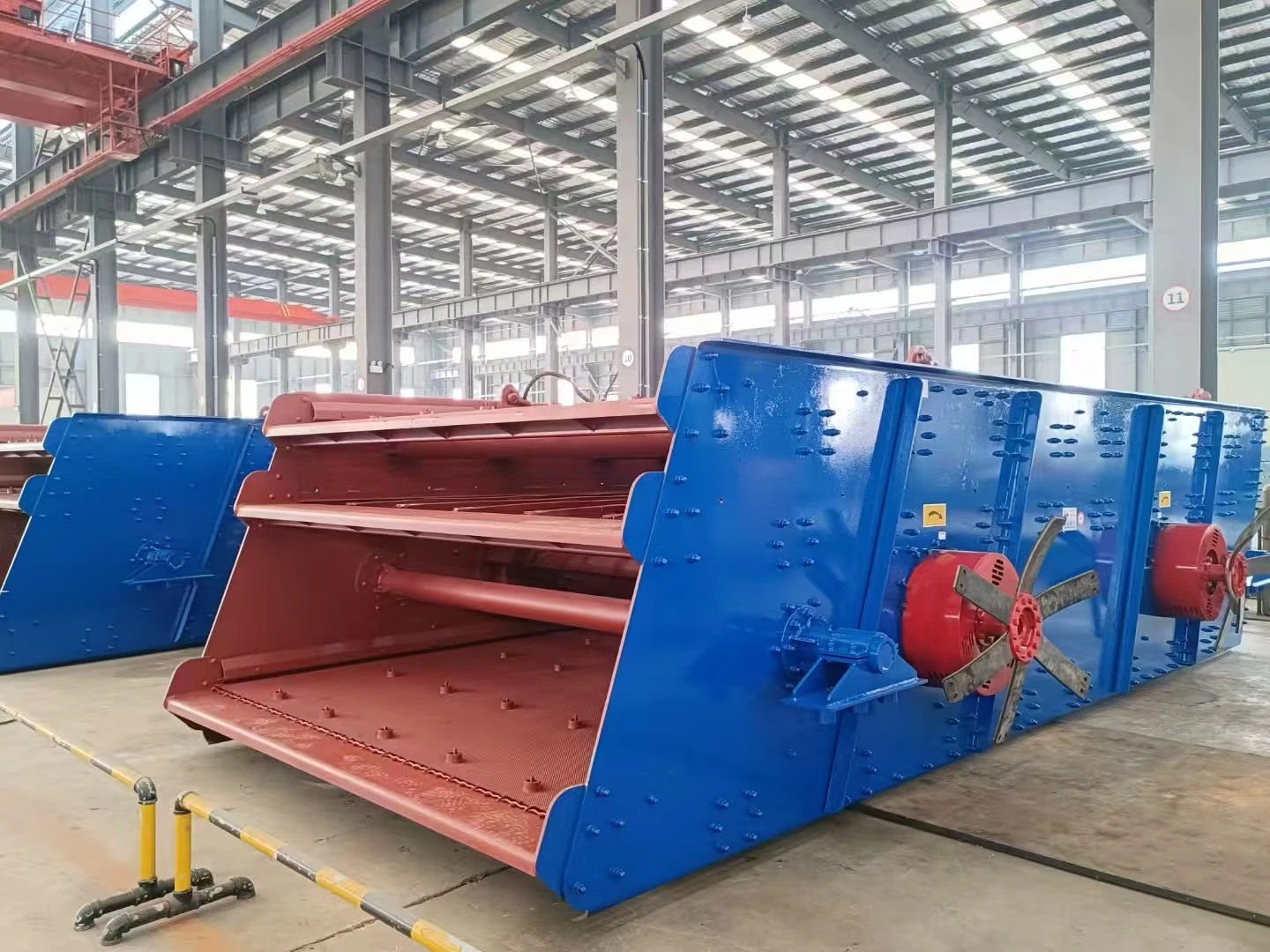 State-of-the-Art Linear Vibrating Screen for Ore Recycling Abrasive Materials with Motor and Engine as Core Components