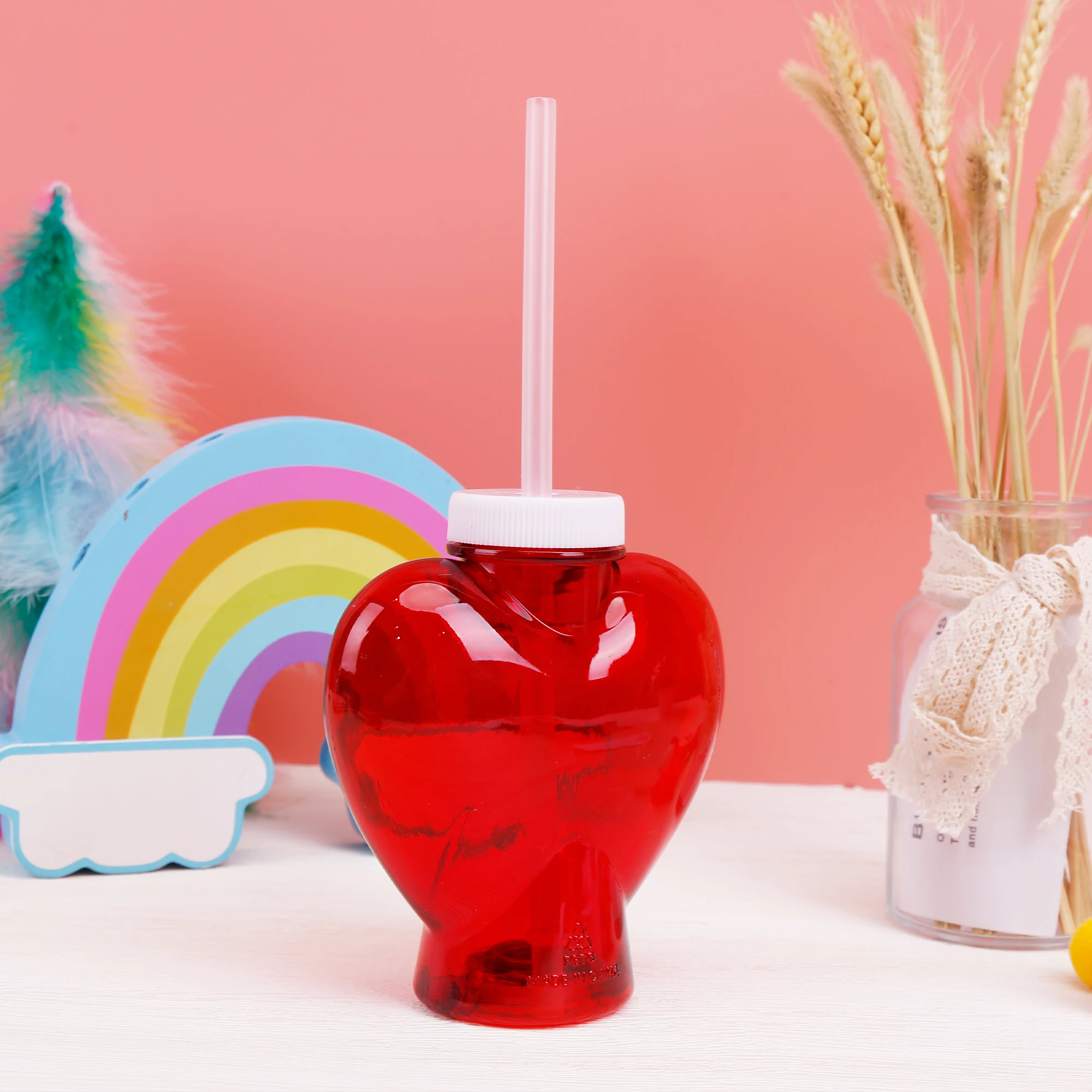 Hot Sales Valentine Drinking Beverage Water Bottle  Custom Light Up Plastic heart Cups with straw