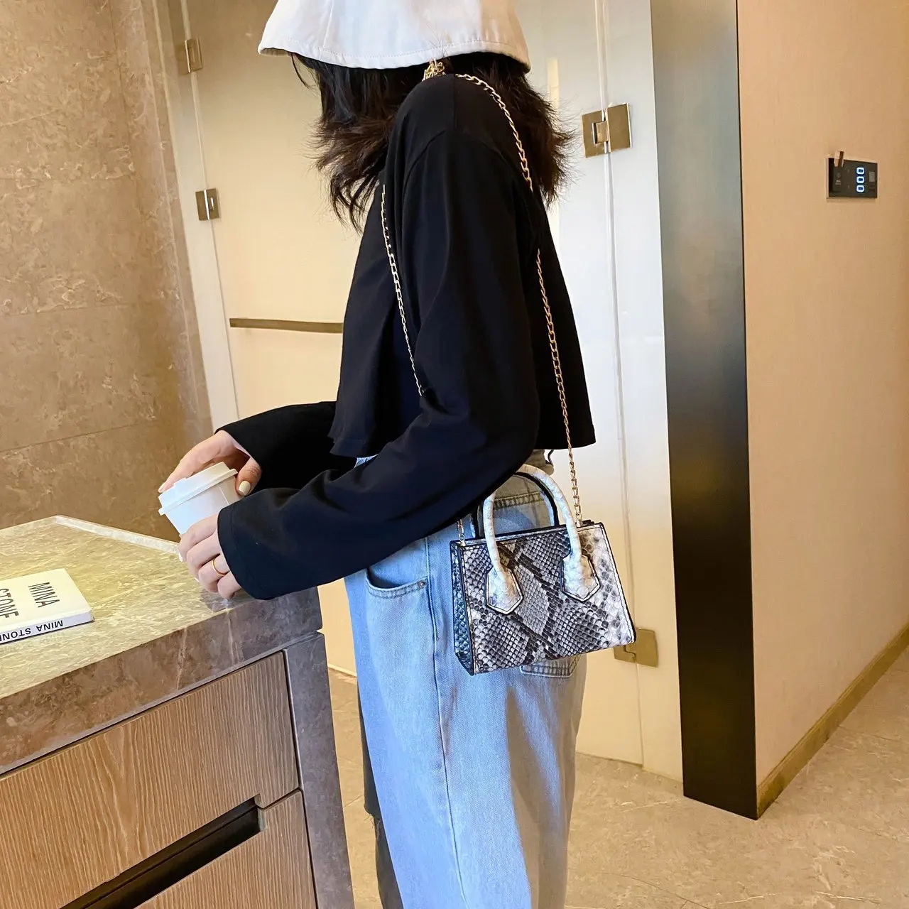 
Luxury Personality Purse Serpentine PU Leather Chain Shoulder Crossbody Bags Colorful Snakeskin Handbags For Women 