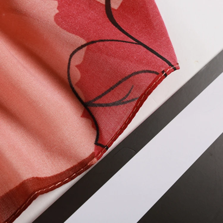 
 Customized Digital Printed Square Bawal Cotton Voile Tudung Soft Cotton Printed Voile Scarf  