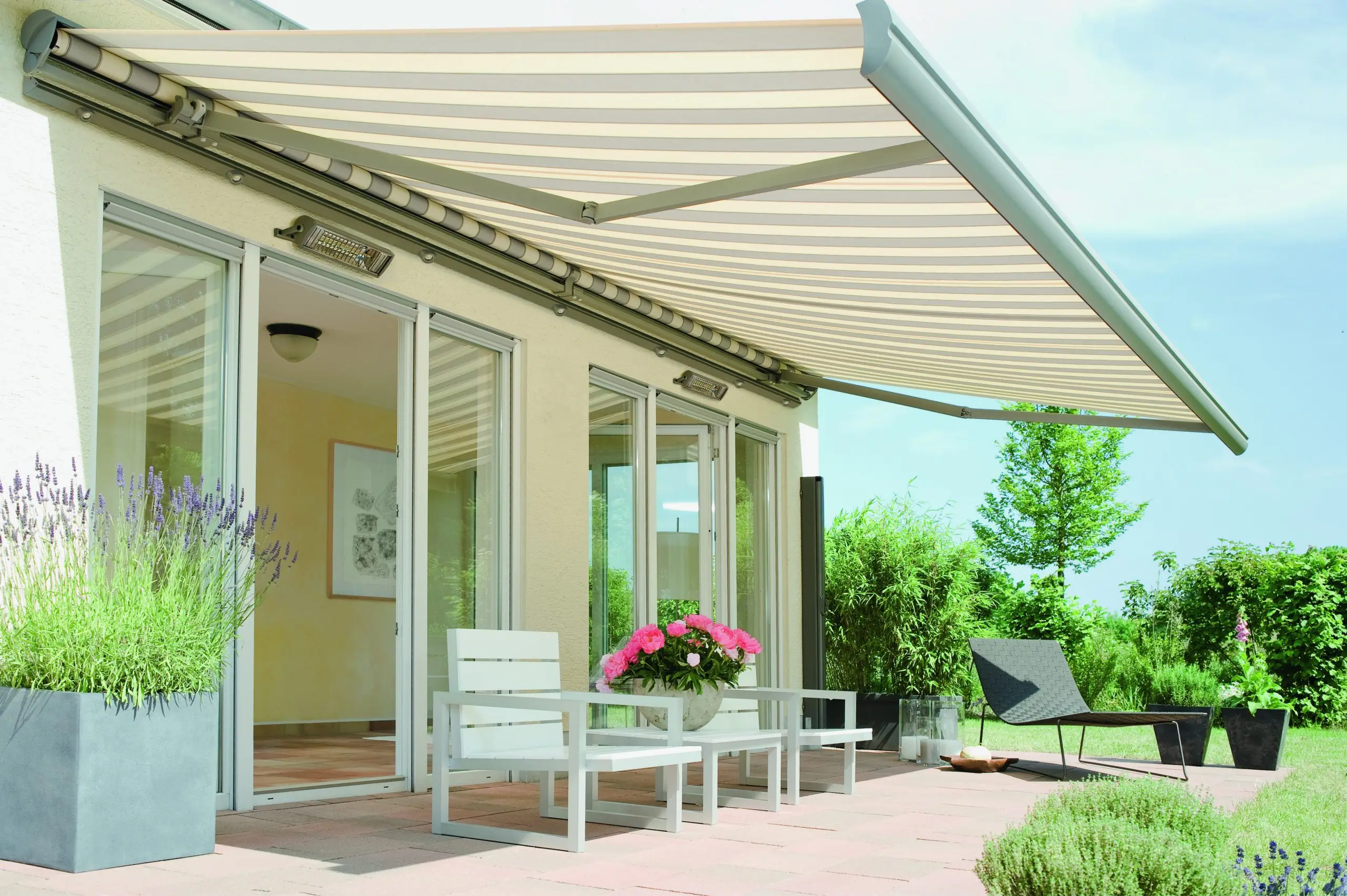 Wholesale Outdoor Aluminum Retractable Roof Awning China Manufacturers Electric Retractable Window Patio Courtyard Roof Outdoor