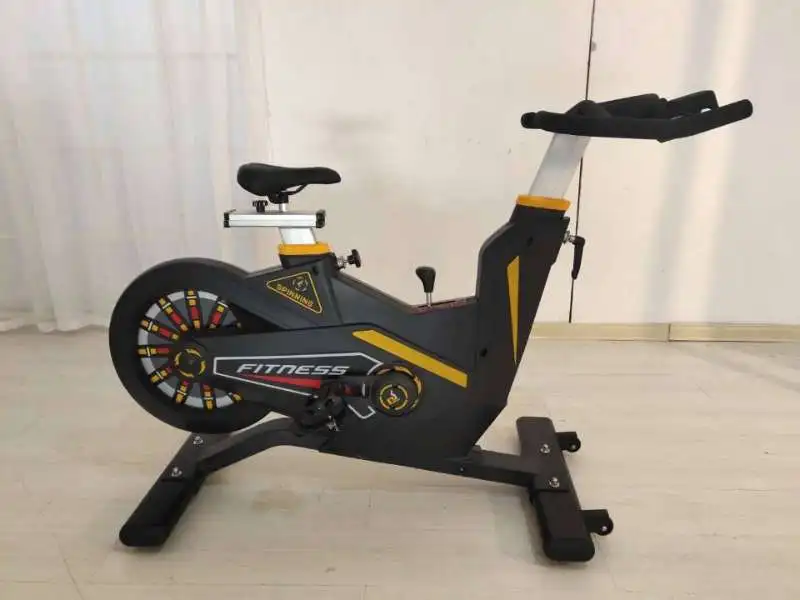 Strong and handsome healthy commercial spin bike exercise for gym use