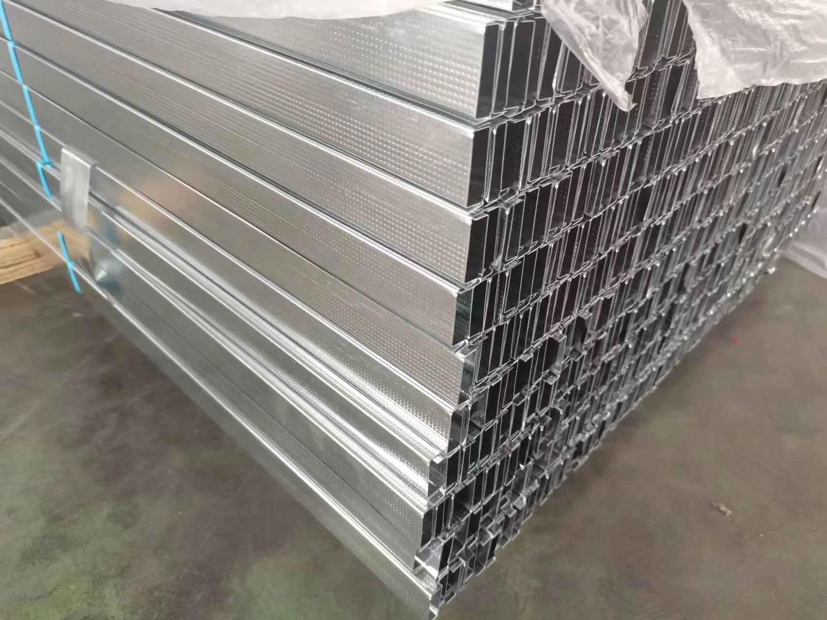 Z50 Z100 Z120 Steel processing parts galvanized u beam steel U channel structural steel c channel / C profile
