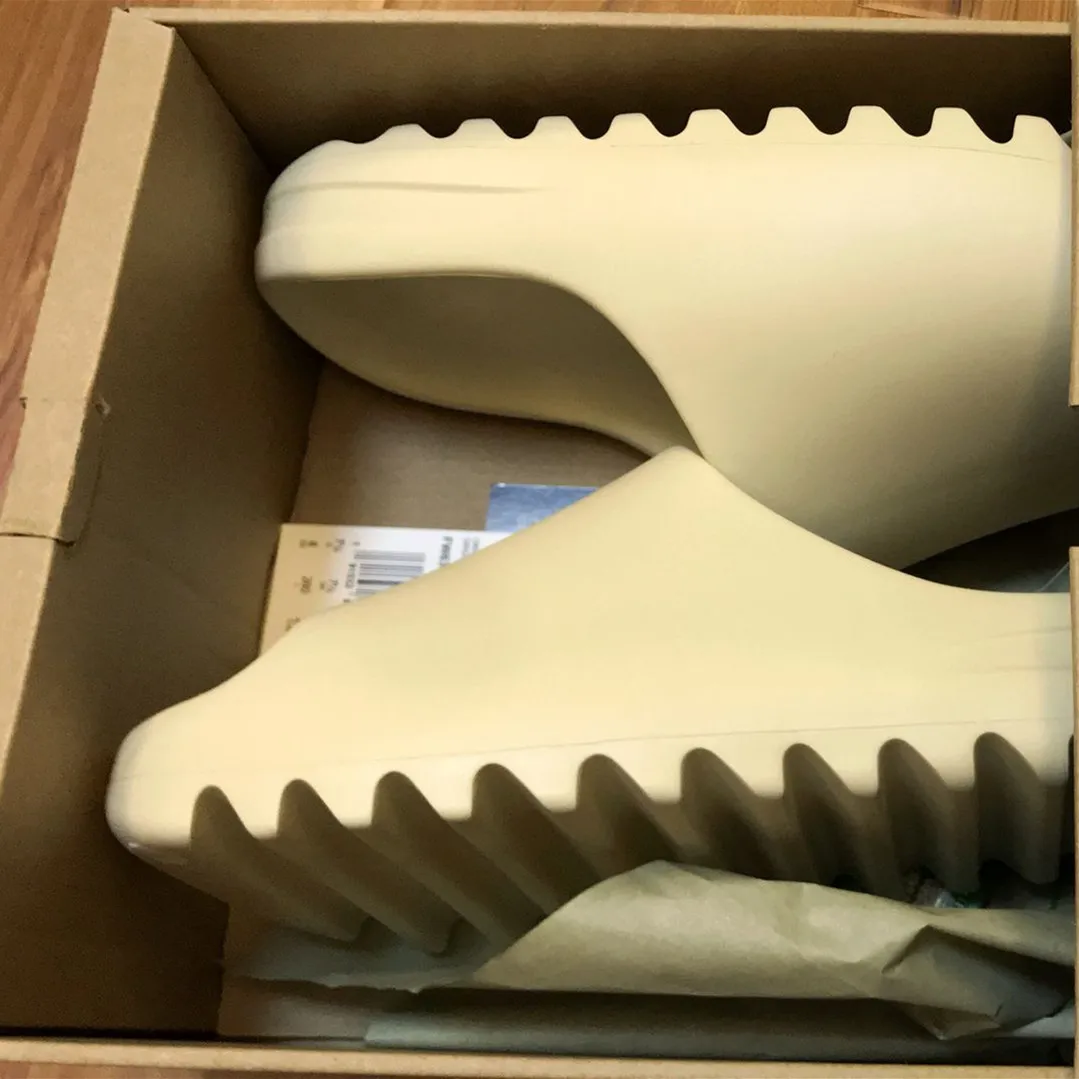 
2020 Original Quality Brand Real Logo Men Yeezy Slipper Yeezy Shoes Women Bone Yeezy Slides with original box 