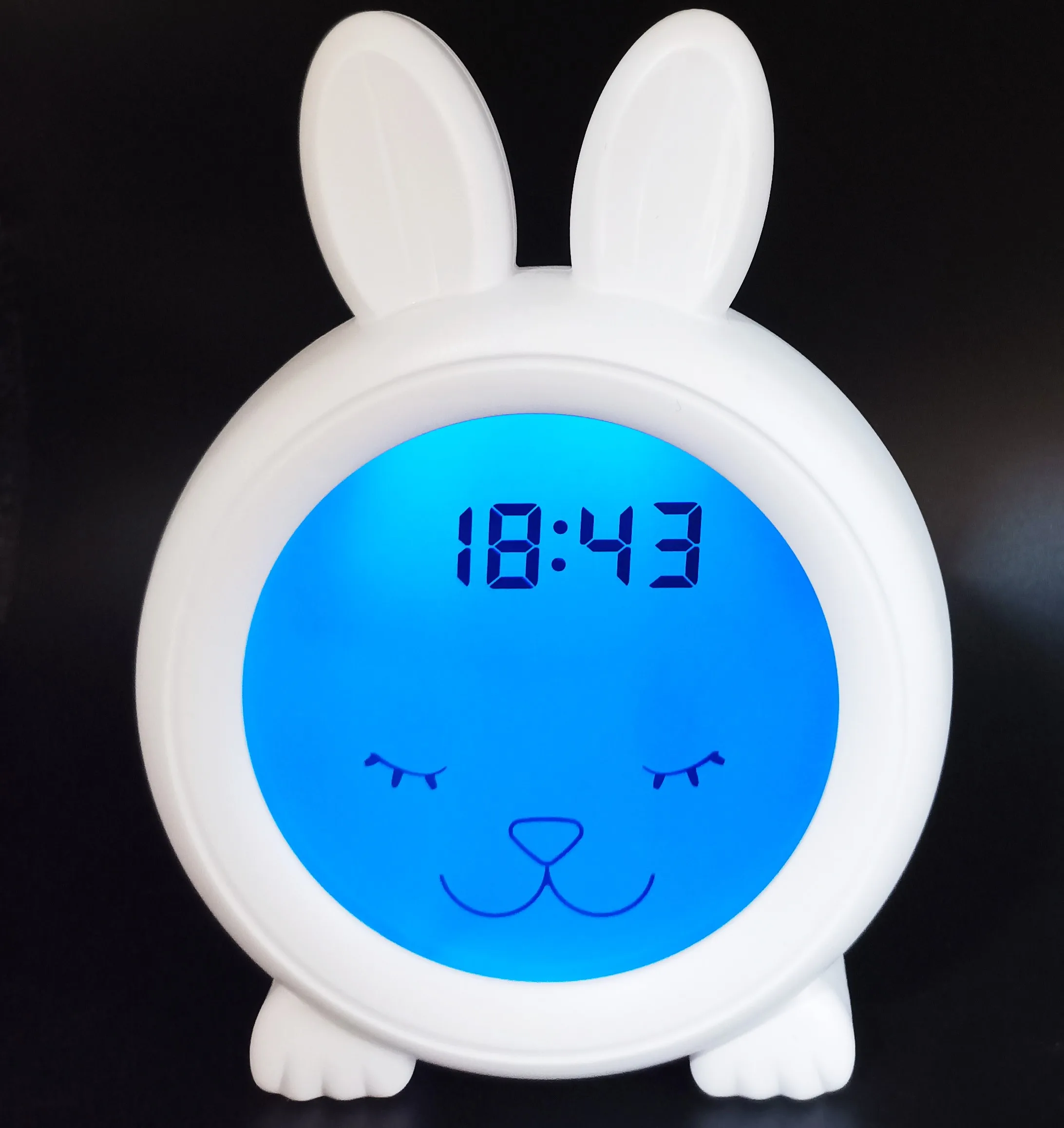 Будильник с будильником и ночным освещением
