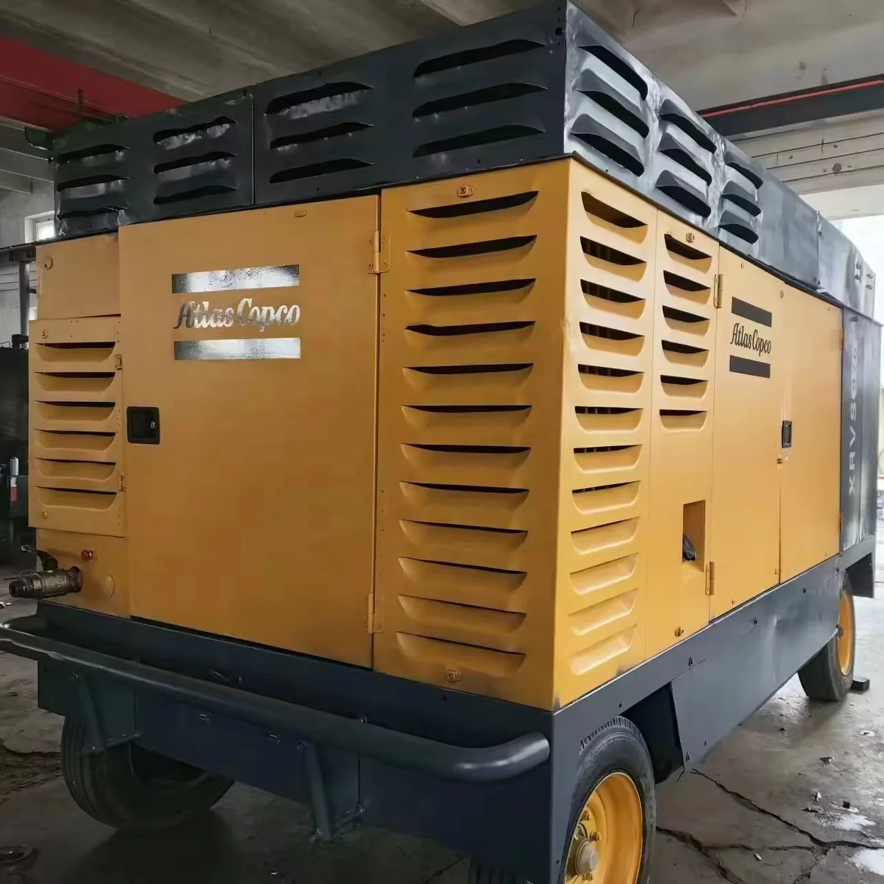 Используется atlas copco дешевая цена портативный винтовой дизельный компрессор для продажи