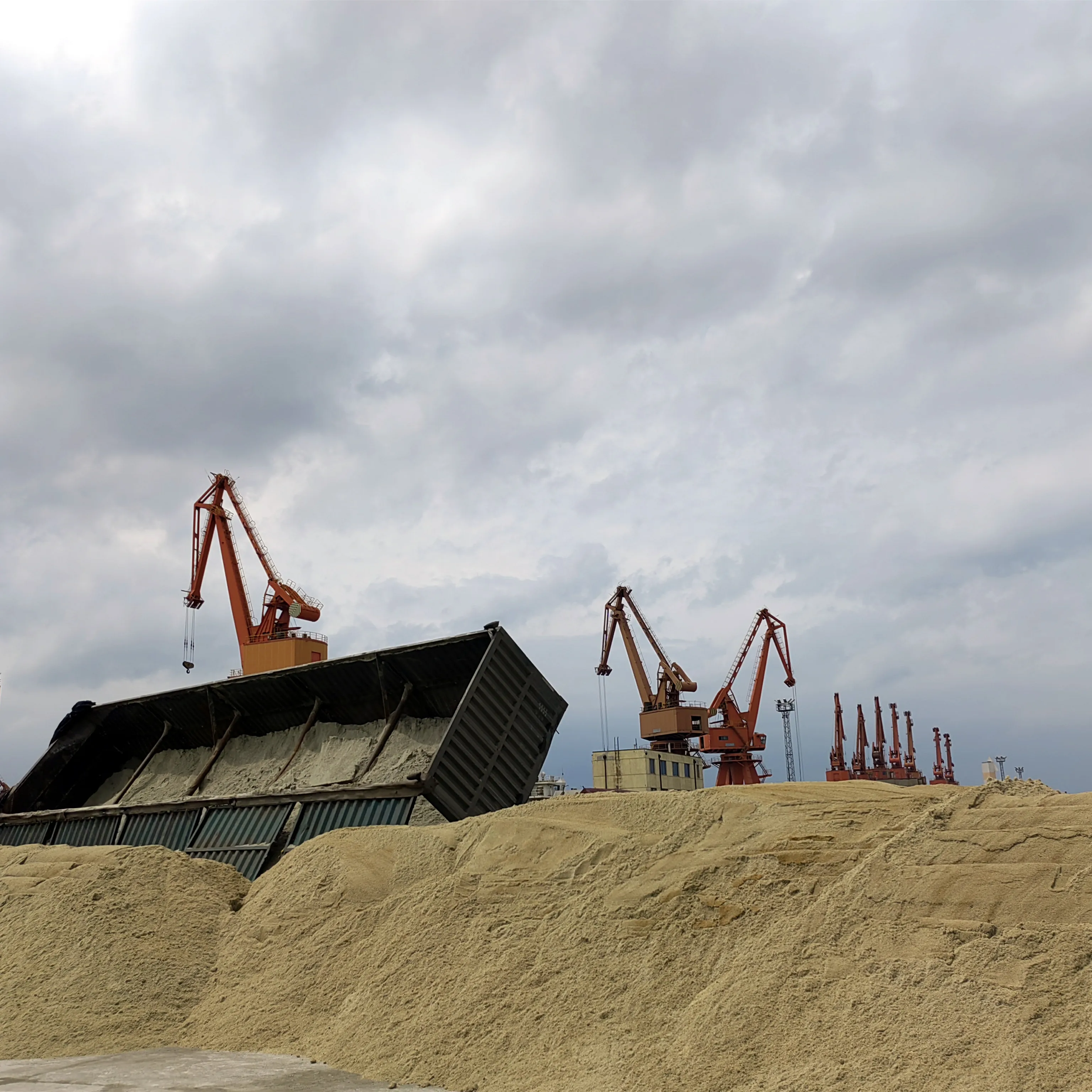 High Grade Cheap Price Ground Granulated Blast Furnace Slag for Industrial Use Export Worldwide from China