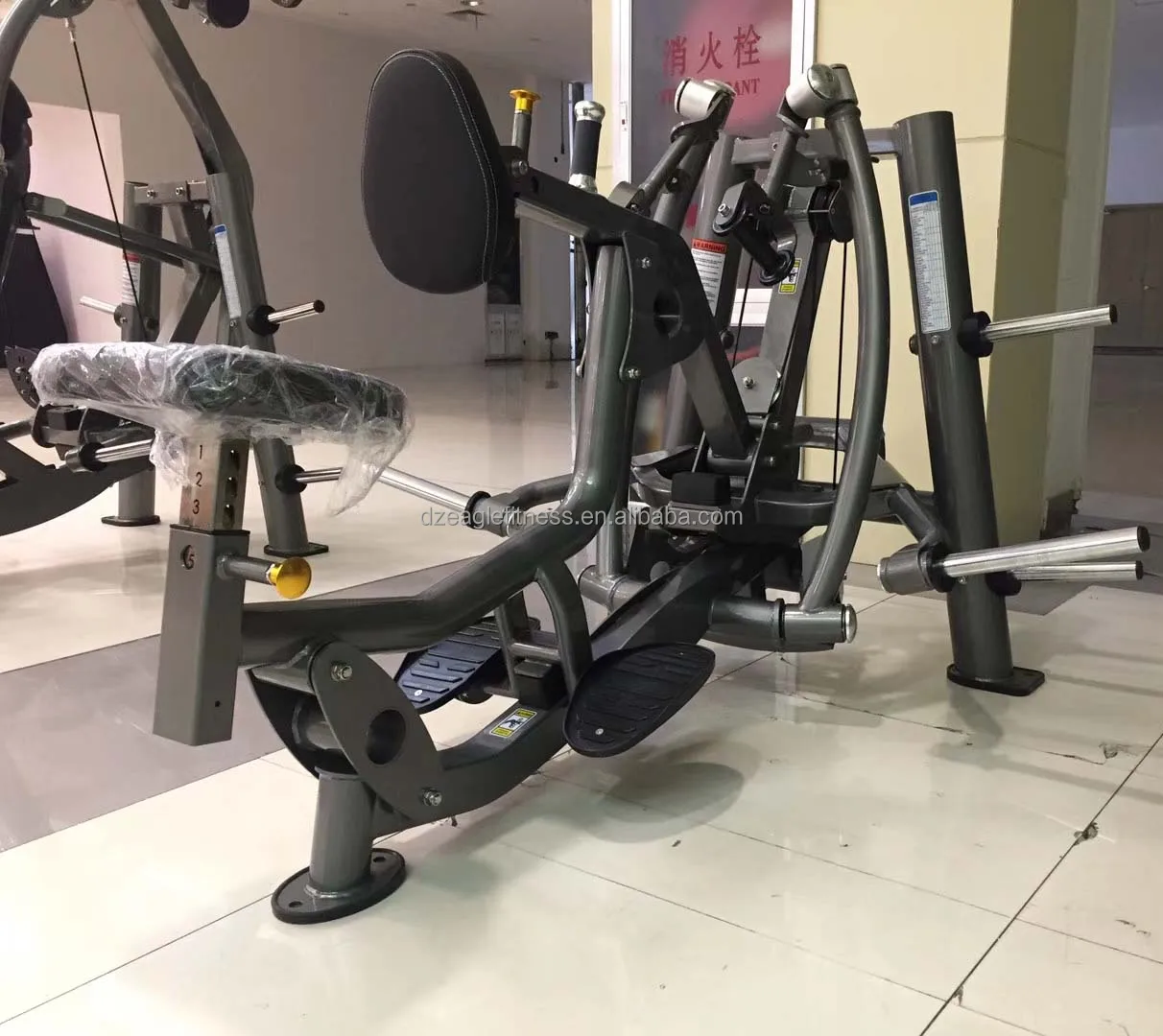 Gym fitness equipment mid row free weight plate loaded strength training sports