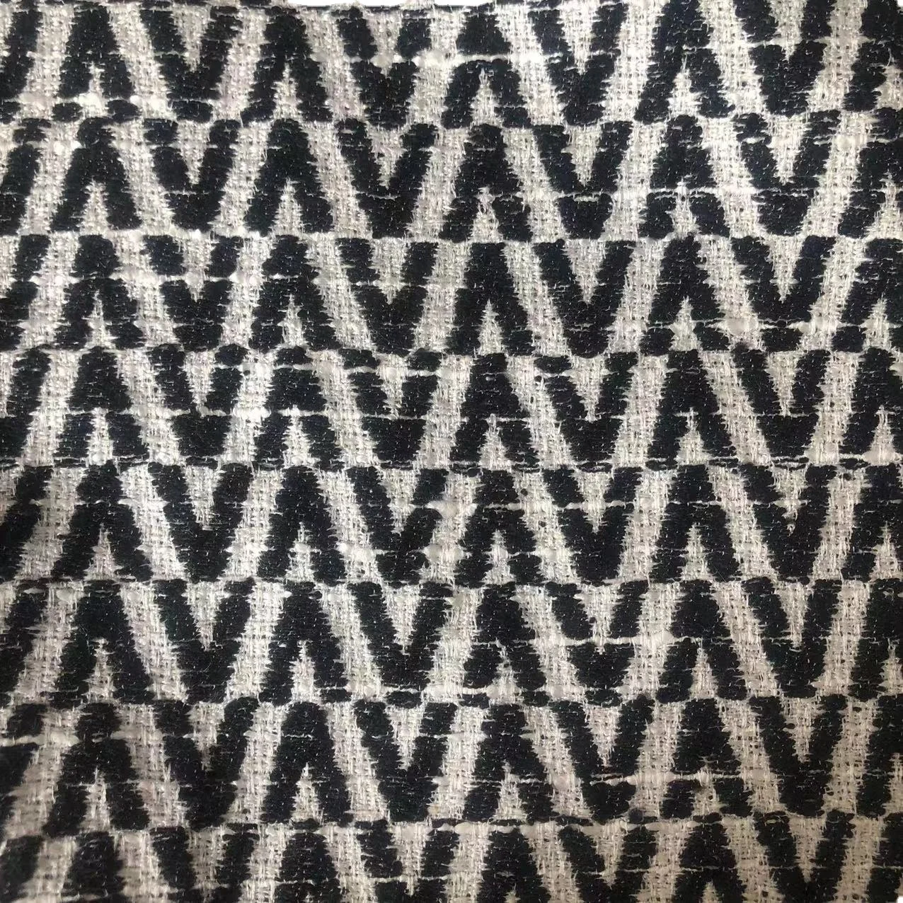 43polyester 57viscose All-season black and white classic V-shaped jacquard knitted fabric