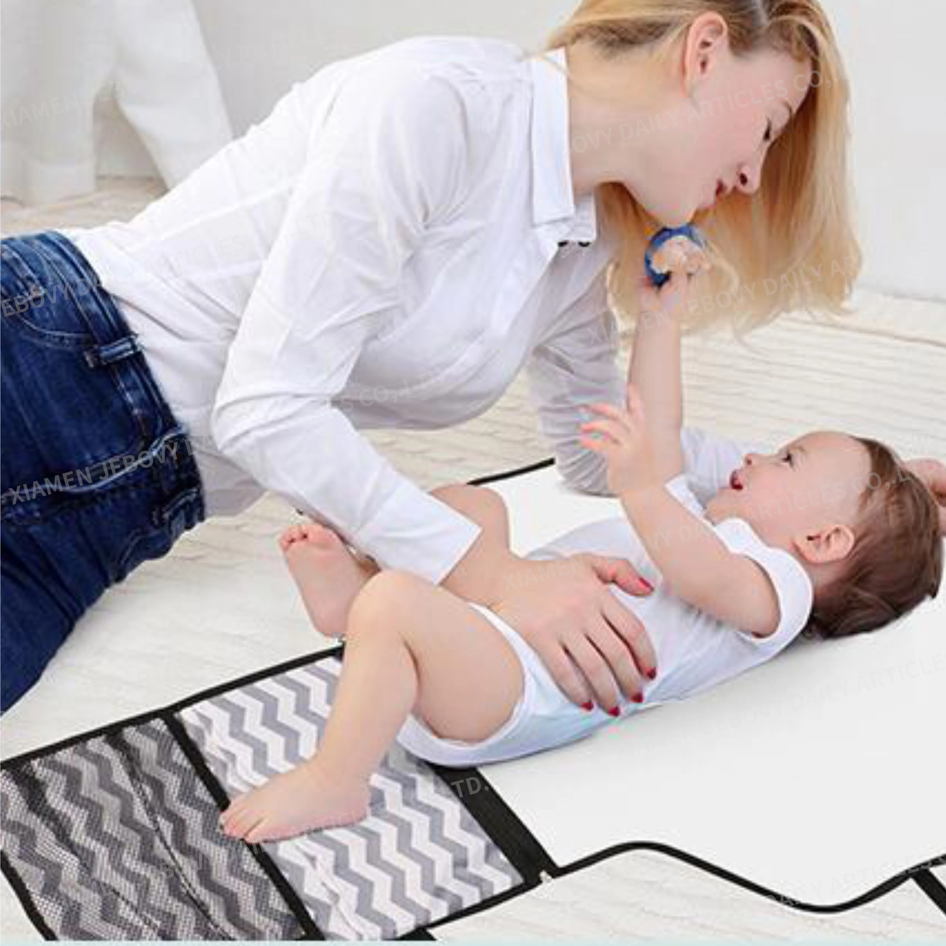 Portable Changing Pad Bundl Waterproof Diaper Clutch Travel Baby Changing Mat Best On The Go Folding Changing Station