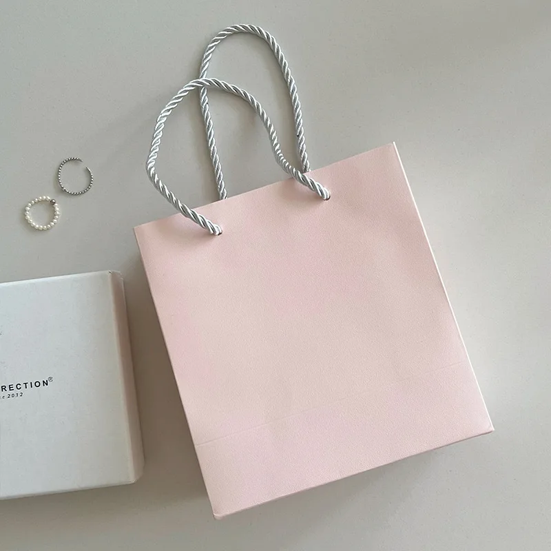 Bangdi Factory Custom Kraft Paper Gift Bag with Biodegradable Handle for Clothing Packaging Shoe Shopping Features Your Own Logo