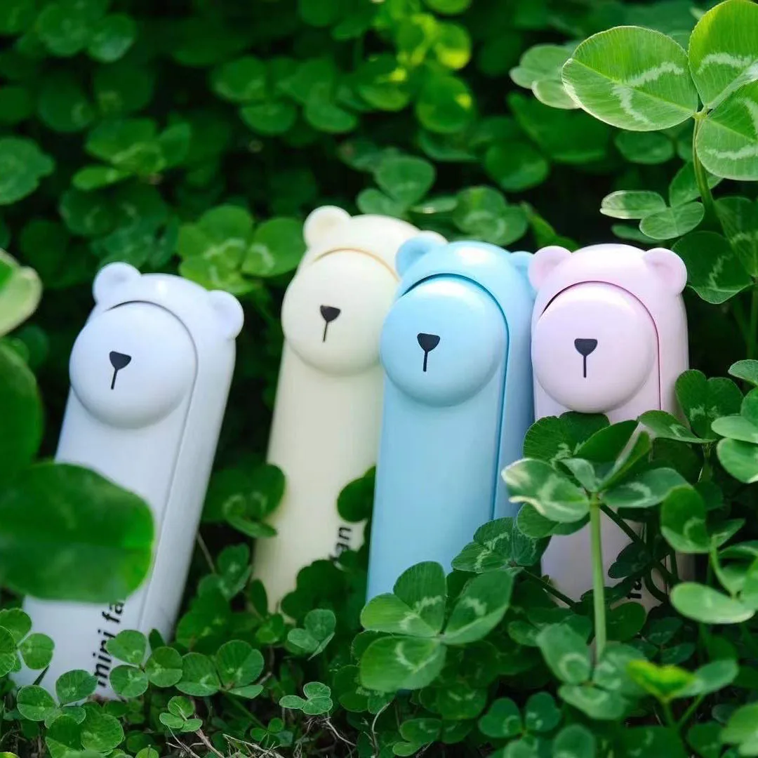 Personalized innovation Portable Rechargeable Fan Super Mini As Key chain Accessory Fan With Lighting Function Muti-use  Fan