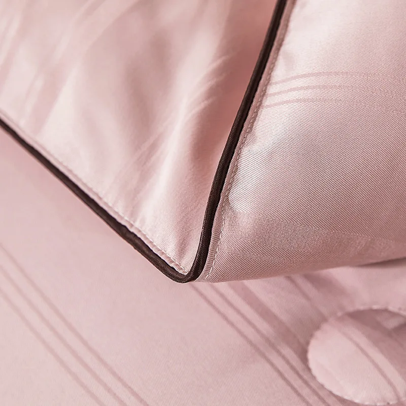 Mulberry Silk Comforter Super Thick Jacquard Quilted Embroidered Blanket for Hotel or Home Use