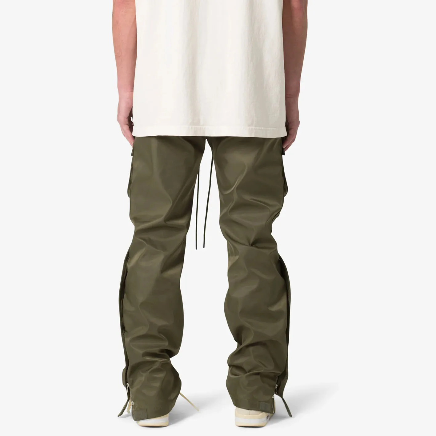 Factory Price Oversized Customized Baggy Fit Drawstring Side Snap Front  Cargo Pockets Nylon Stacked Men Parachute Pants