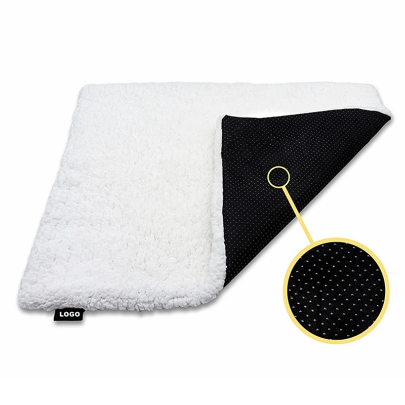 Easy to wash extra thick and soft non-slip self-warming blanket for cats and dogs