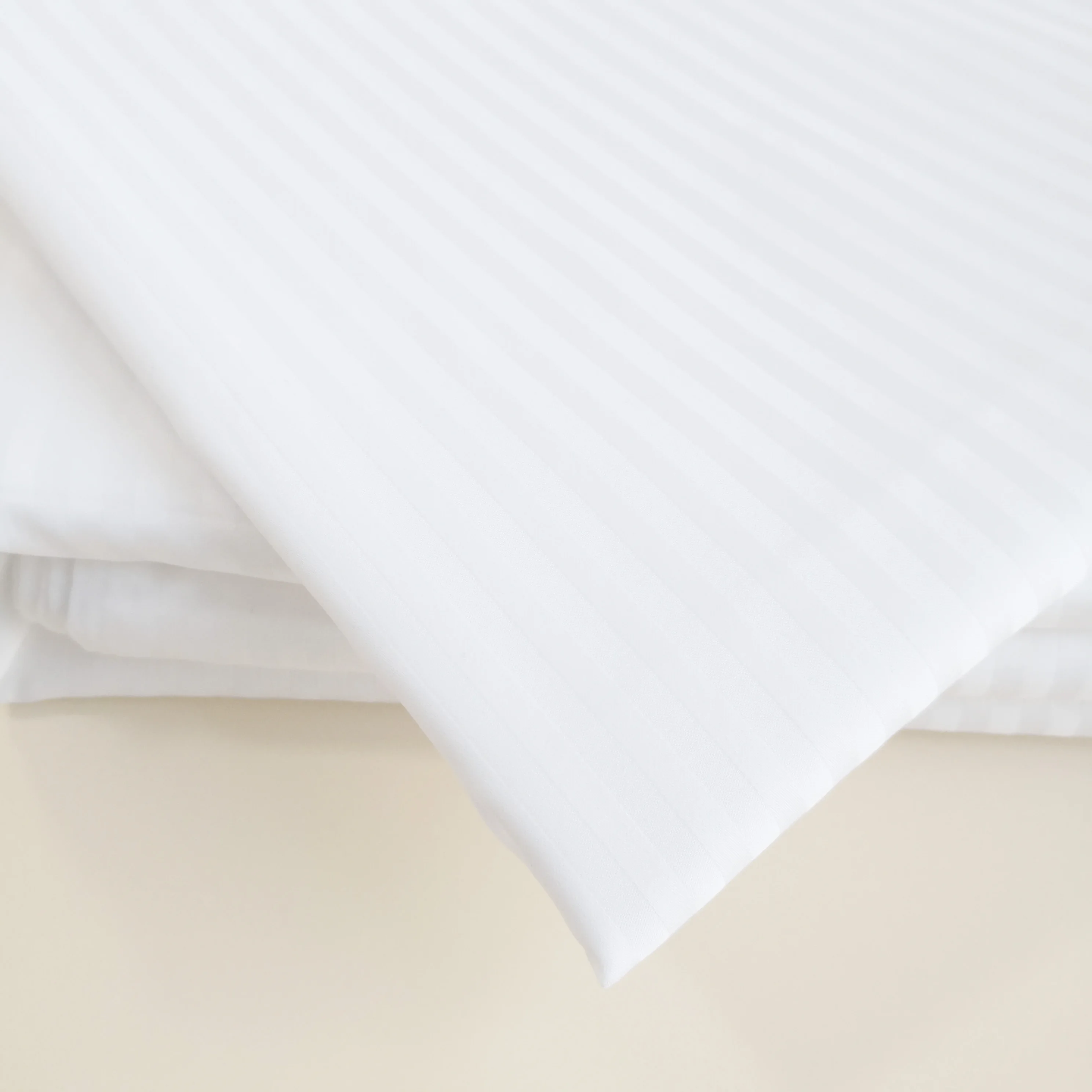 Factory cheap price White solid color durable hospital cotton bedsheet fabric 32S*32S