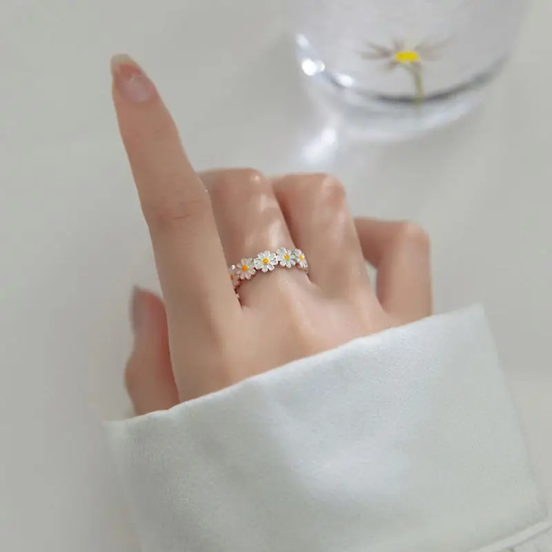 2023 Korean New Trend Jewelry Wedding Gift Cute Enamel Daisy Flowers Ring Women Girls Cheap Resizable Rings Wholesale Bulk