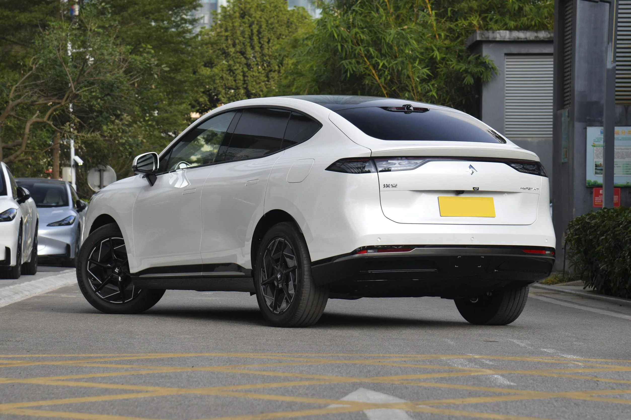New Energy Vehicle For Aion Hyptec HT Powerful EV Car with Fast Speed Noiseless and Safe SUV