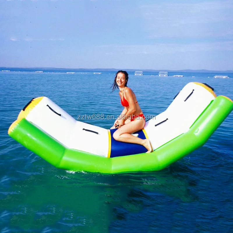 Factory Price Water Spinning Ball Inflatable Drag Spinning UFO Towable Tube Inflatable Water Rotating Disco Boat