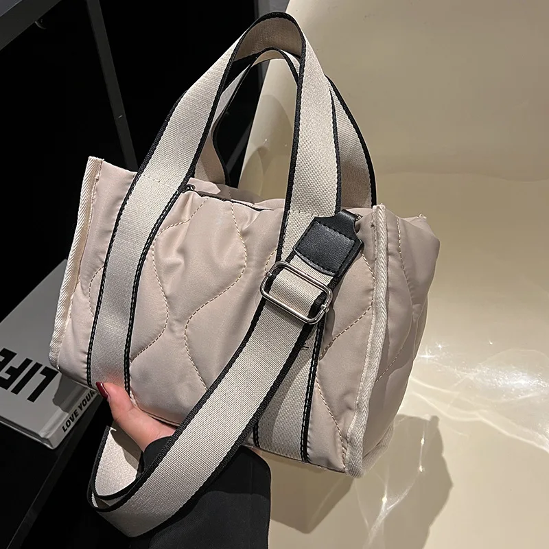 Large capacity High quality Puffer tote bag Nylon Fluffy casual Handbag Quilted women shoulder bag Soft Light weight tote bag