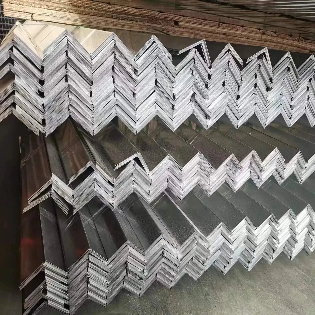 High quality galvanized wall angle and perforated wall corner
