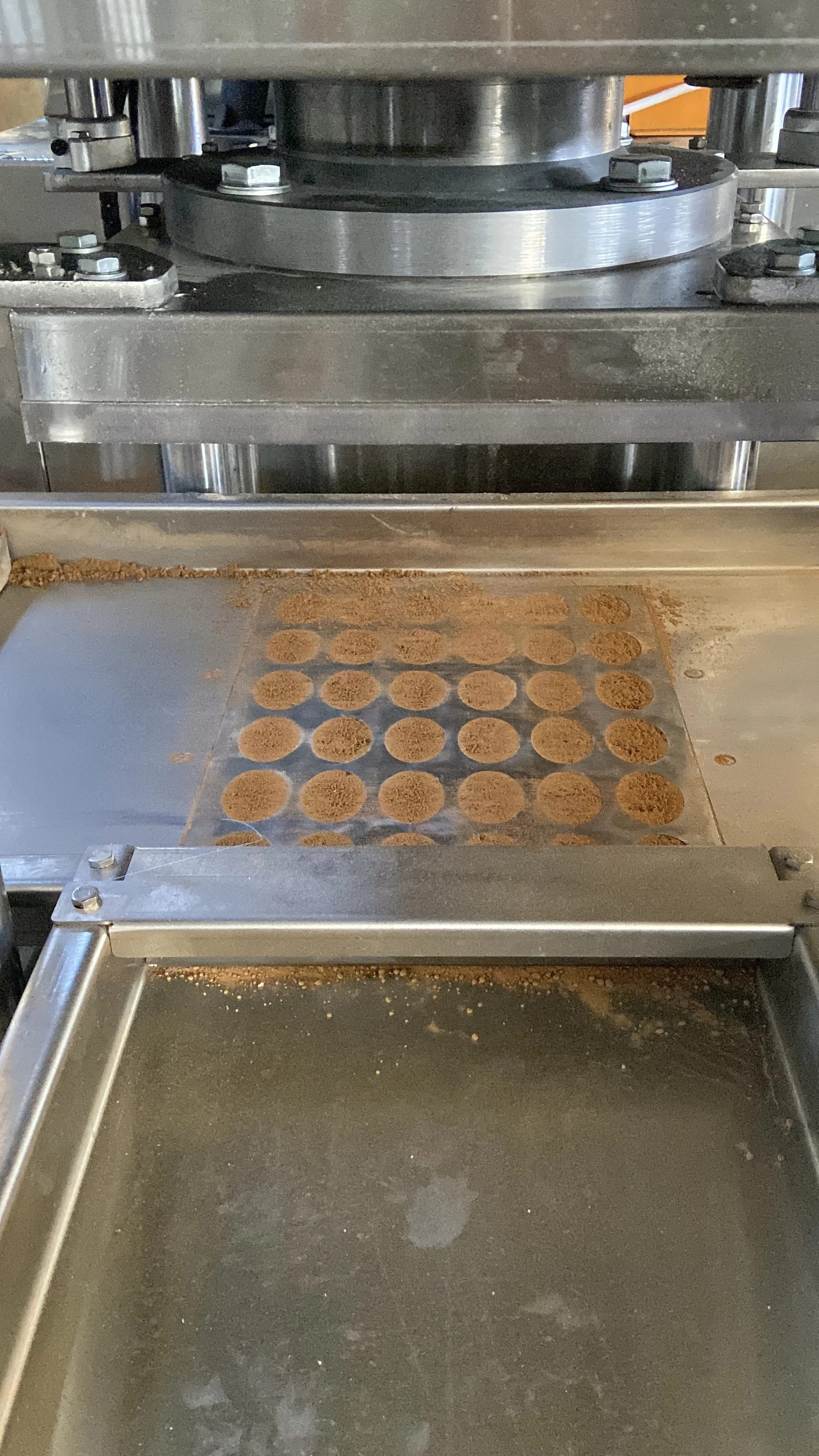 Semi Automatic Powder Compacting Machine Multifunctional Briquetting Machine Customizable Shape wine yeast pressing machine