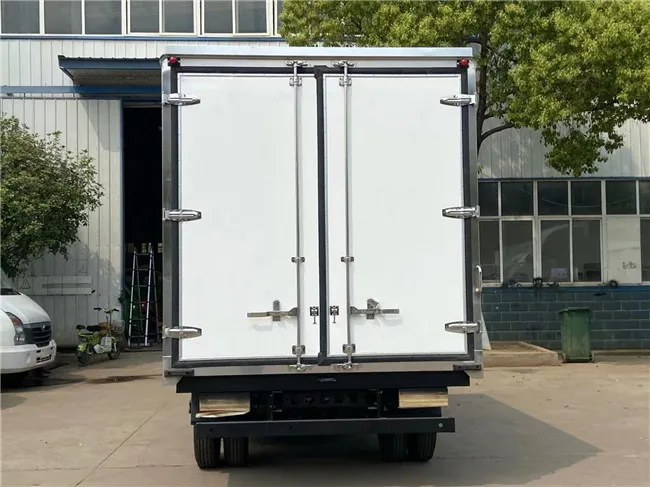 FOTON 4*2 грузовик для перевозки мороженого 5 тонн фургон-холодильник продажи в городе