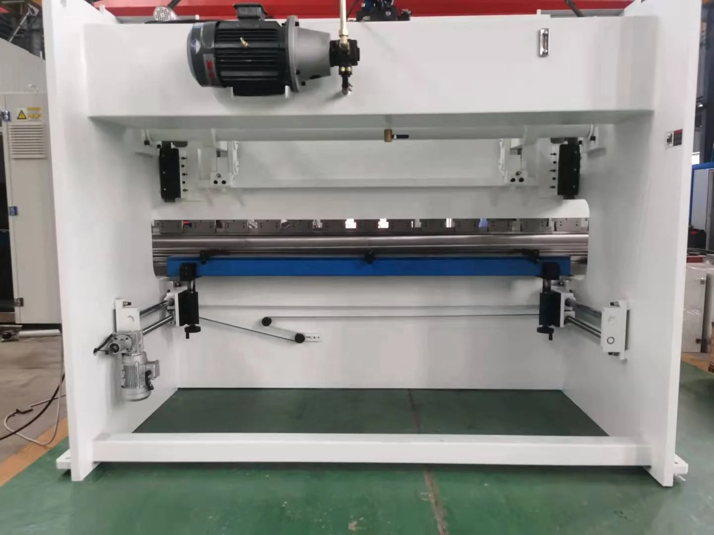 Гидравлический листогибочный станок с ЧПУ 100x3200