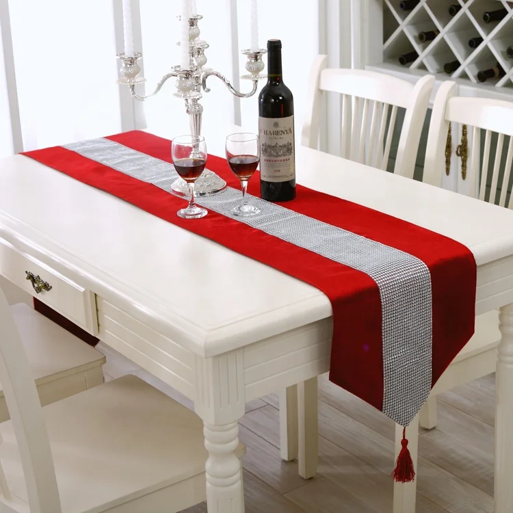 Luxury bulingbuling chain design velvet Christmas decorative table runner for home and hotel
