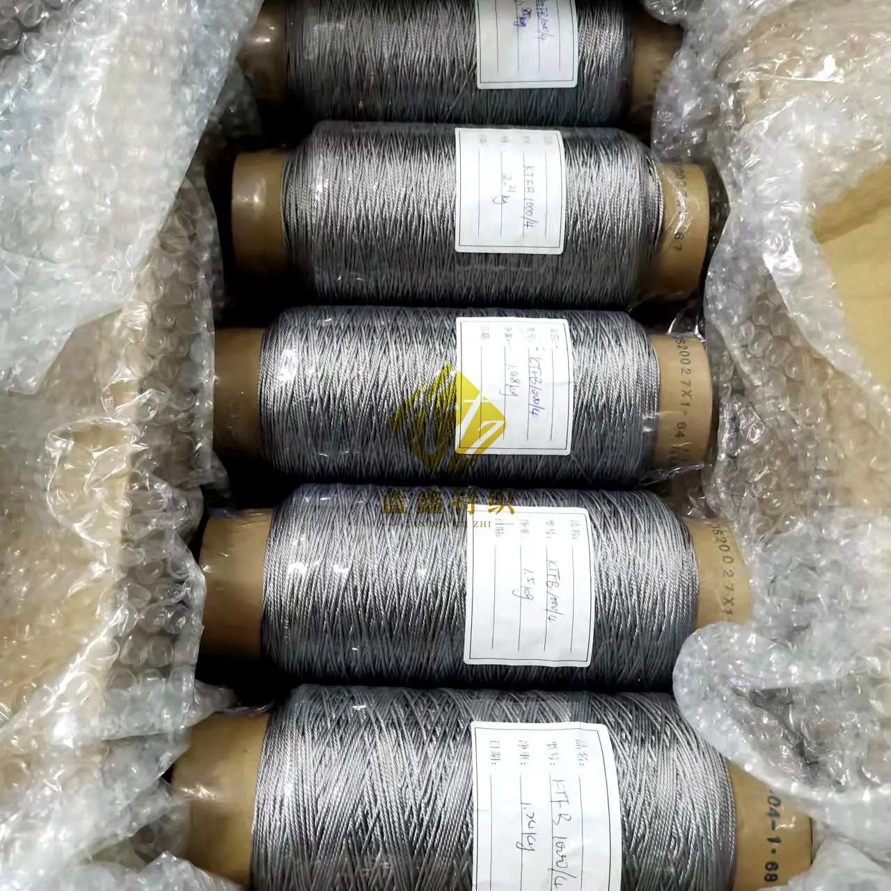 LANXINcustom 1.8Ω 3.5Ω Fire Resistant Of Silver Dress Esd Conductive Sew Thread 316l Conductive Sewing Thread