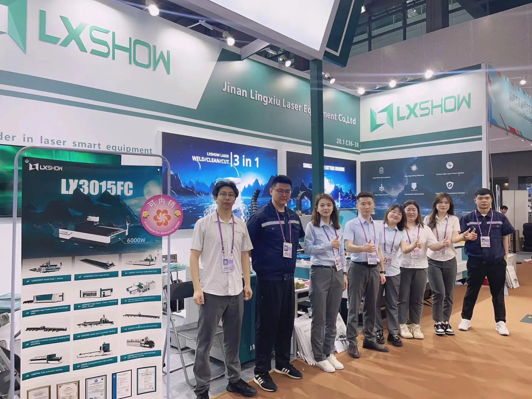 Auto Focus Laser Metal Tube Cutting Machine Vertical Laser Square Pipe Cutter 3000W 6000W Fiber Laser Cutting Machine