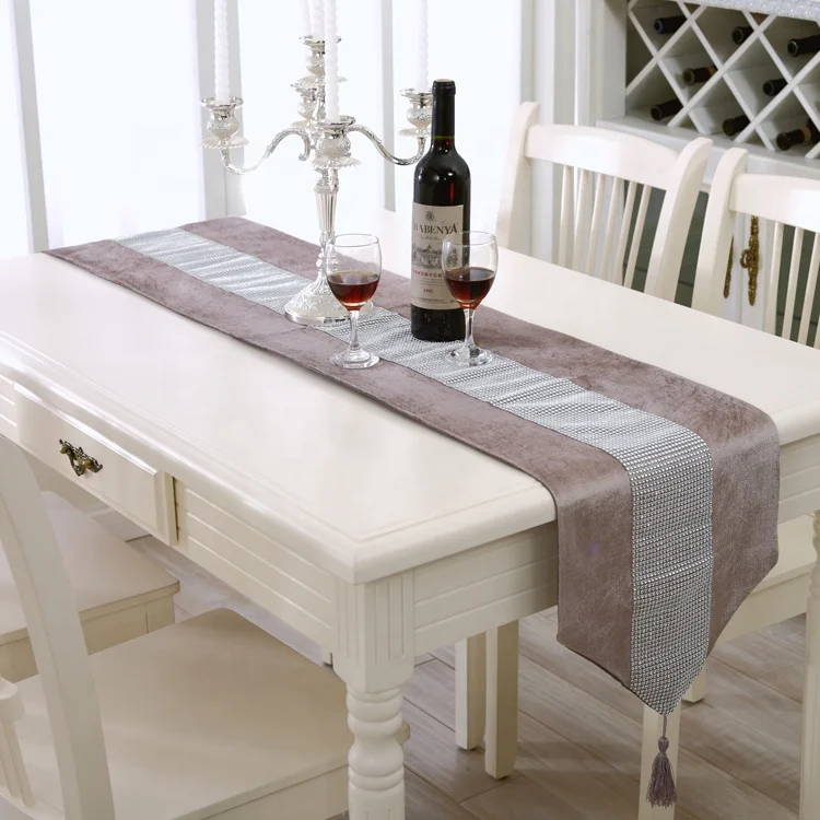 Luxury bulingbuling chain design velvet Christmas decorative table runner for home and hotel