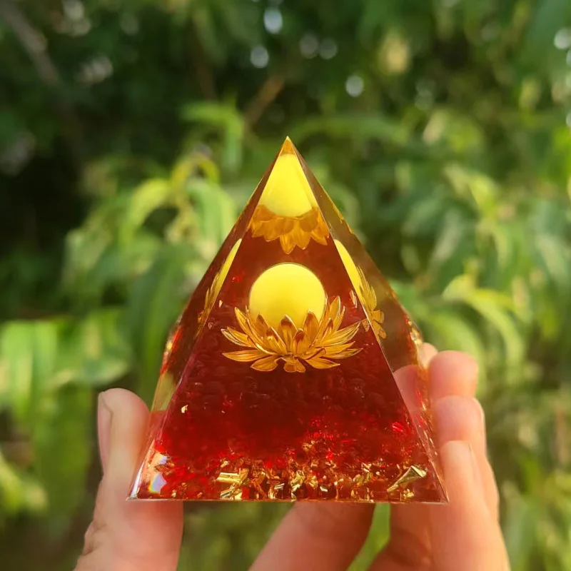 Explosive Crystal Ball Pyramid 5cm Crystal Crushed Stone Resin Home Decoration