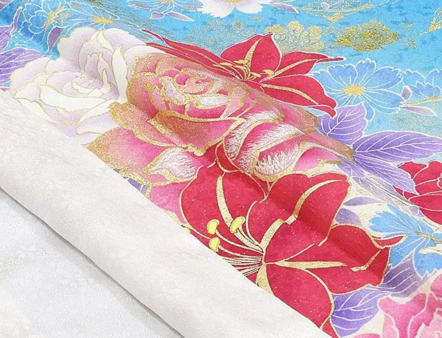 Длинное шелковое кимоно с вышивкой ручной работы