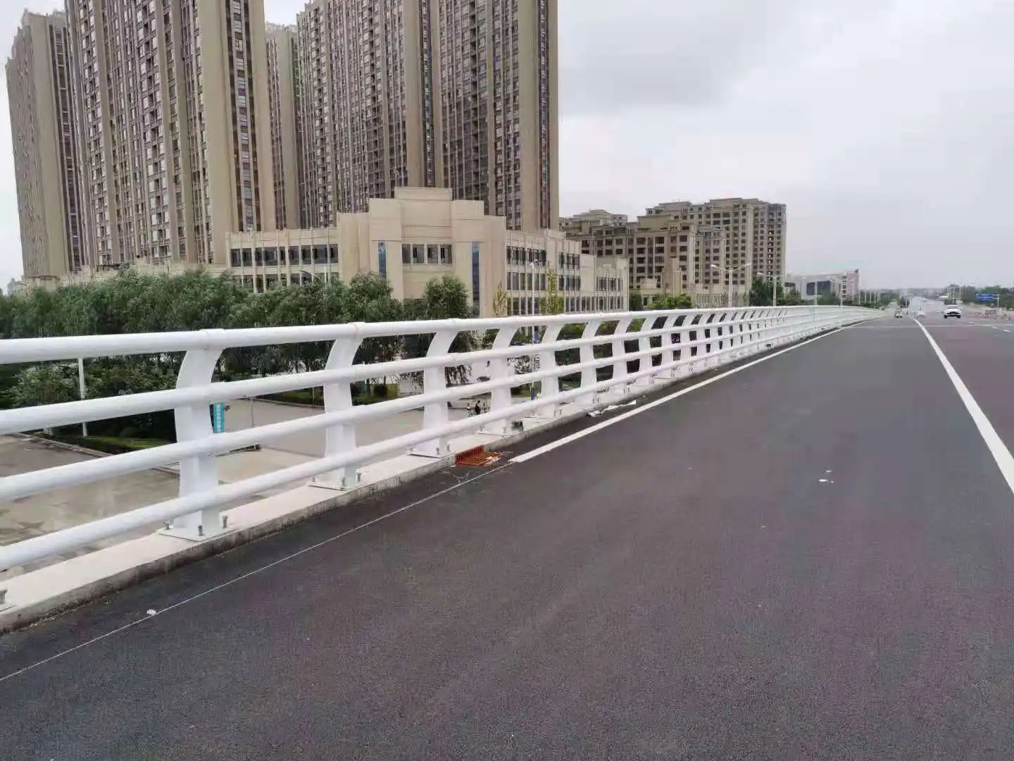 Made in China Central Isolation Crash Guardrail Urban Road Crash Guardrail River Guardrail