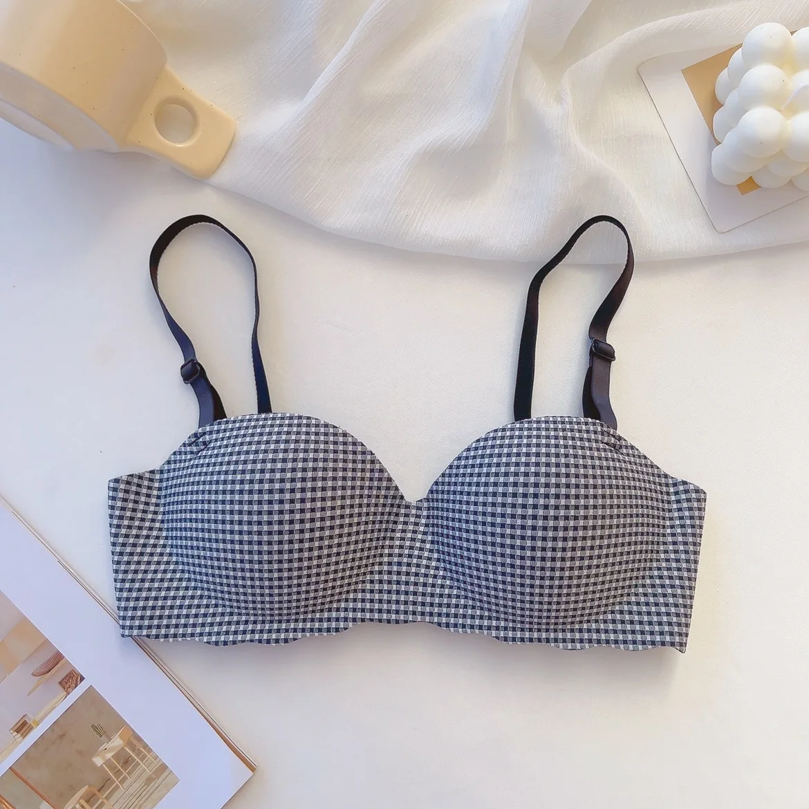 Quick Dry Breathable Soft Brassiere Lattice Adjustable Strap Bralette Femme Thick Cup No Steel Ring Bras Wireless Bra for Women