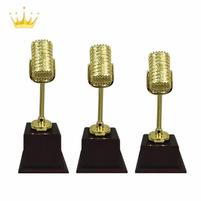 Unique Gold Resin Old Fashion Microphone Sculpture Pattern with Metallic Base for Singing Competitions or Gifts Resin Crafts